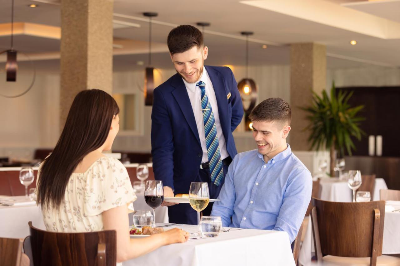 Redcastle Hotel Мовилл Экстерьер фото